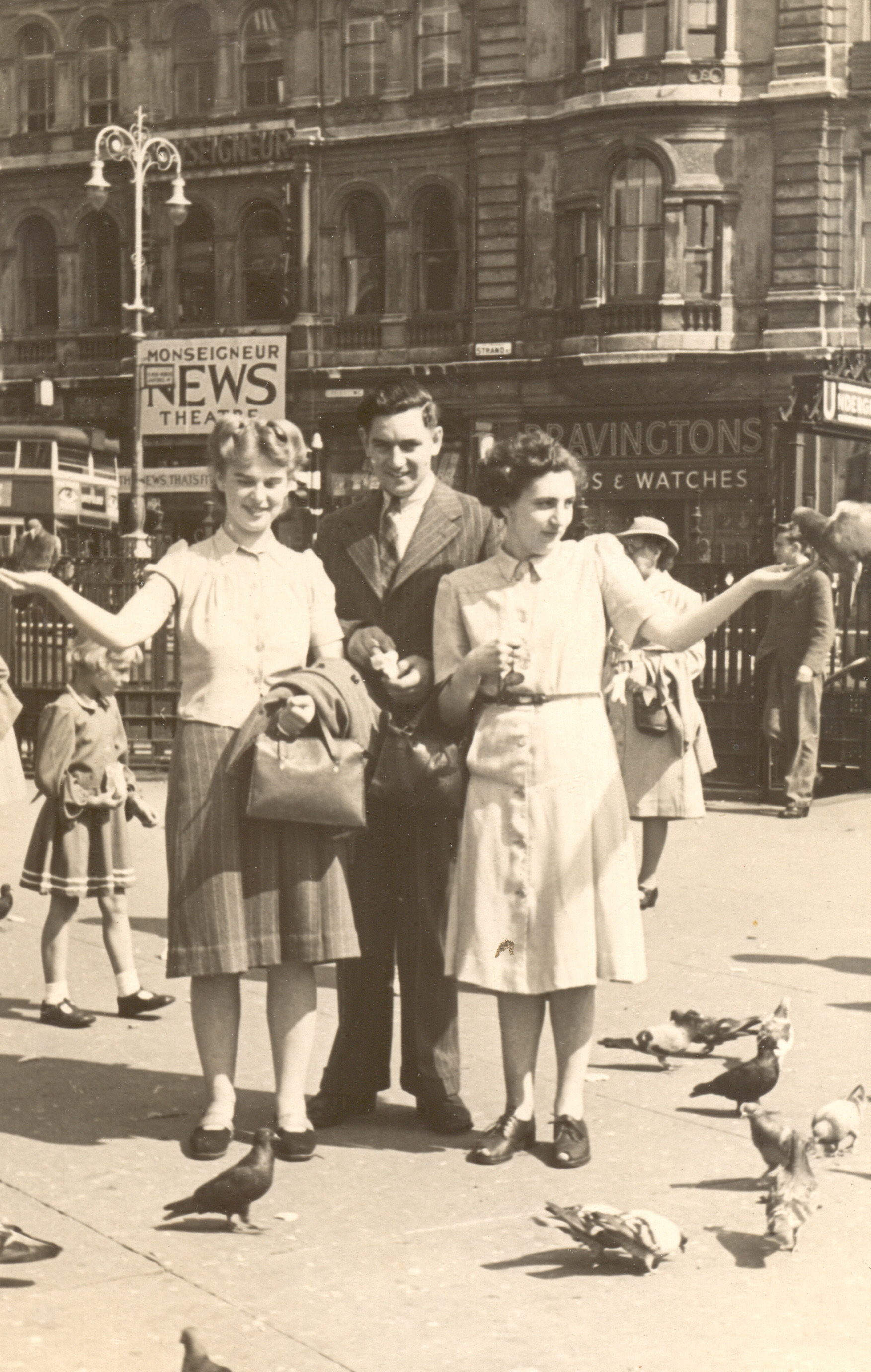 Eric Mary and Elizabeth1946.jpg
